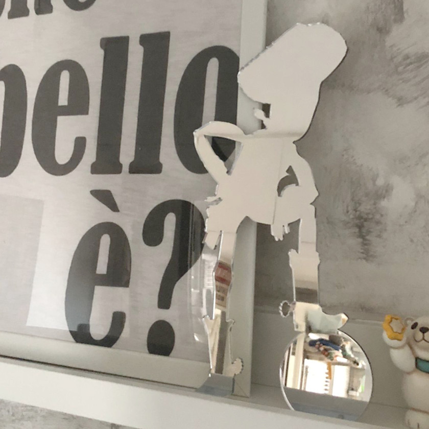 personaggio in plexiglass specchiato taglio laser